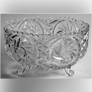 AMERICAN CUT 8" Round 3-Toed Crimped Bowl Eleanor